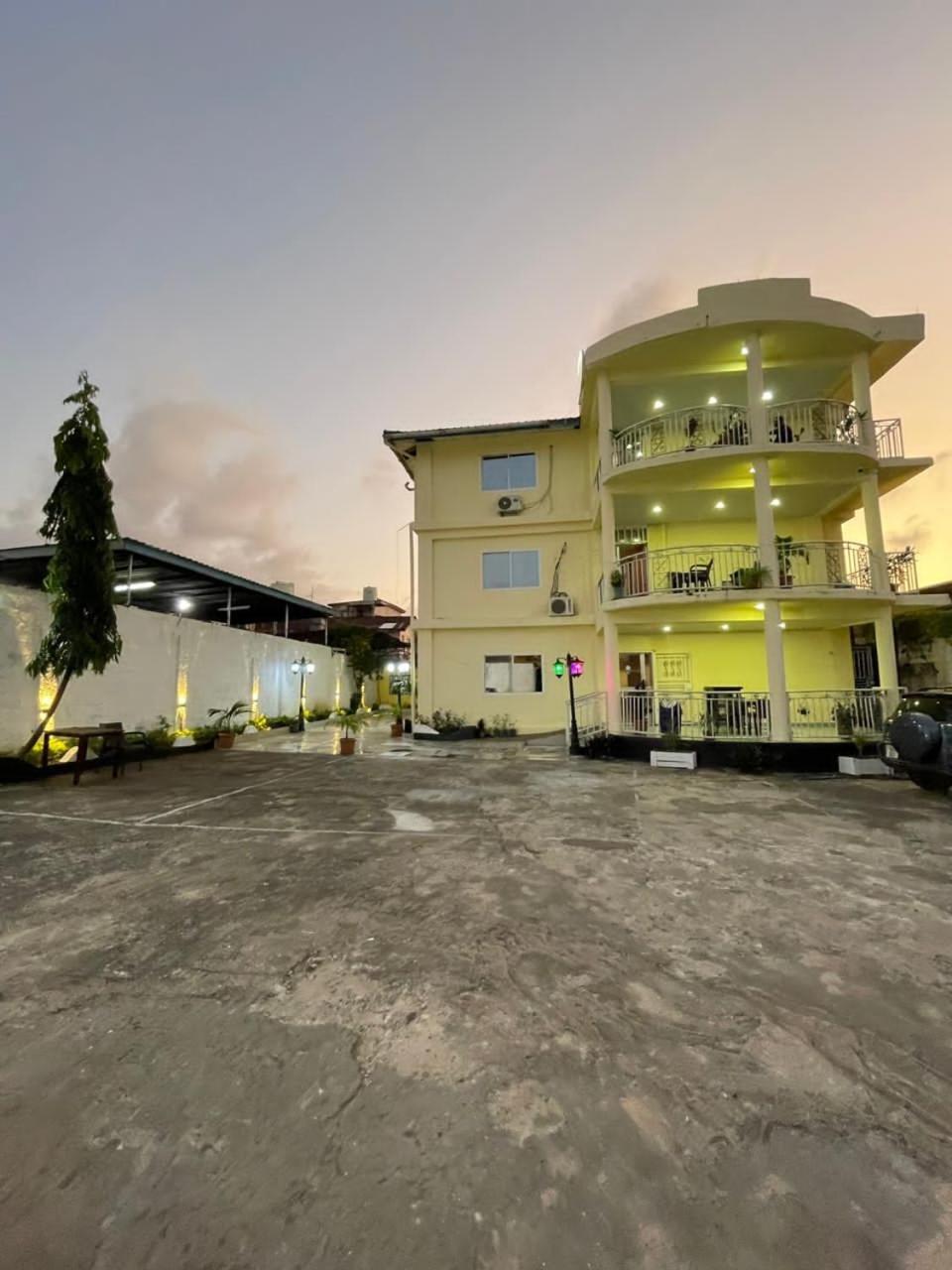 Sky Inn Hotel Freetown Dış mekan fotoğraf