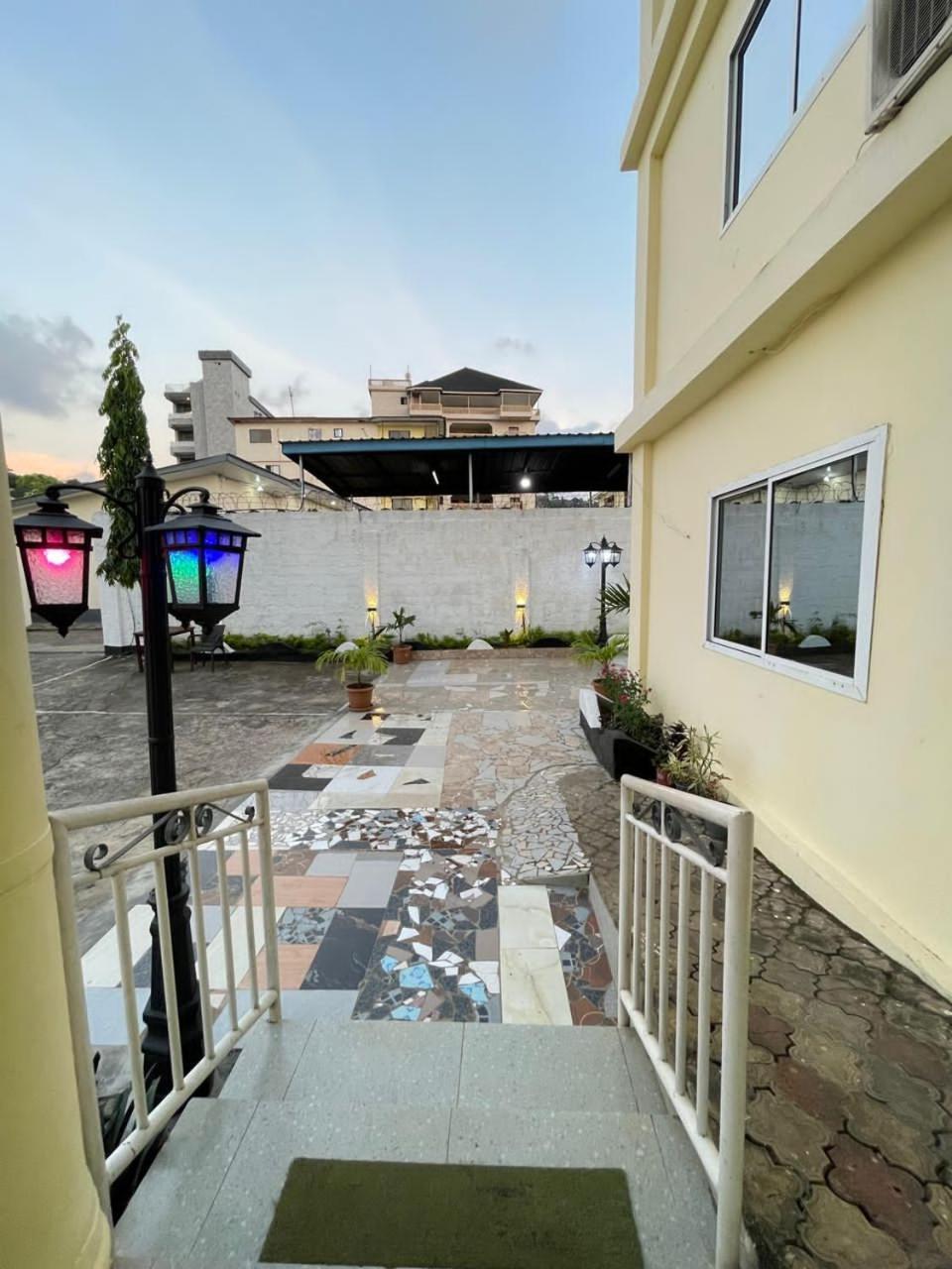 Sky Inn Hotel Freetown Dış mekan fotoğraf